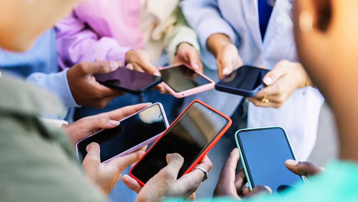 Friday marks deadline for New York school districts to submit Distraction Free cellphone plans