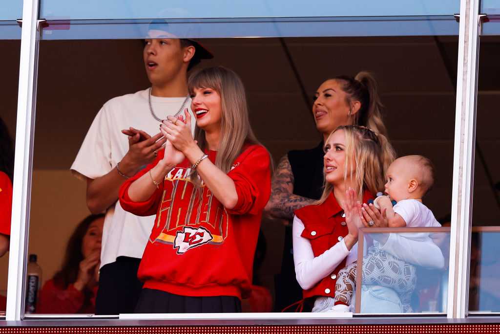 Taylor Swift's Kansas City Chiefs vs. Los Angeles Chargers Game Day Outfit