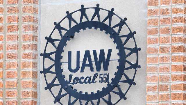 UAW widens strike against lone holdout GM - Vimarsana News