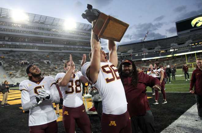 IOWA&#x20;CITY,&#x20;IOWA-&#x20;OCTOBER&#x20;21&#x3A;&#x20;&#x20;Defensive&#x20;lineman&#x20;Logan&#x20;Richter&#x20;&#x23;96&#x20;of&#x20;the&#x20;Minnesota&#x20;Golden&#x20;Gophers&#x20;celebrates&#x20;with&#x20;the&#x20;Floyd&#x20;of&#x20;Rosedale&#x20;trophy&#x20;after&#x20;the&#x20;match-up&#x20;against&#x20;the&#x20;Iowa&#x20;Hawkeyes&#x20;&#x20;at&#x20;Kinnick&#x20;Stadium&#x20;on&#x20;October&#x20;21,&#x20;2023&#x20;in&#x20;Iowa&#x20;City,&#x20;Iowa.&#x20;&#x20;&#x28;Photo&#x20;by&#x20;Matthew&#x20;Holst&#x2F;Getty&#x20;Images&#x29;