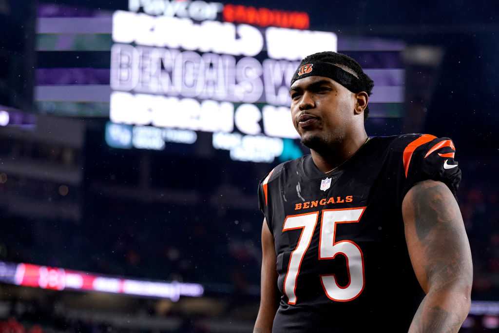 Bengals Orlando Brown Jr. Faces Uncertain Return Following Knee Injury Against Eagles