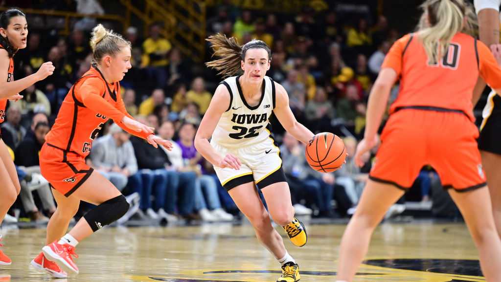 Iowa Hawkeyes top Bowling Green thanks to Caitlin Clark's big game