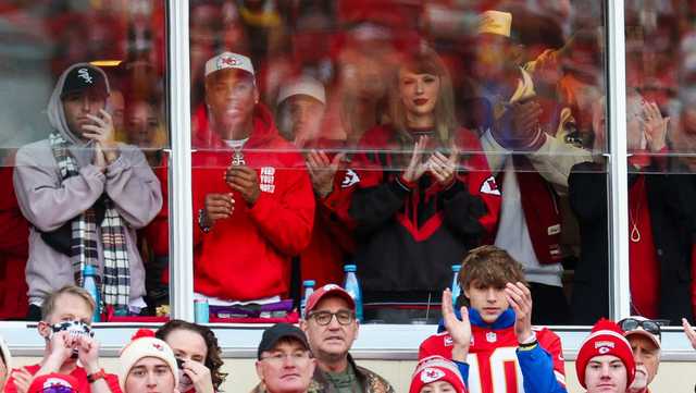 Taylor Swift back at Arrowhead to watch the Chiefs host the Bills - Vimarsana News