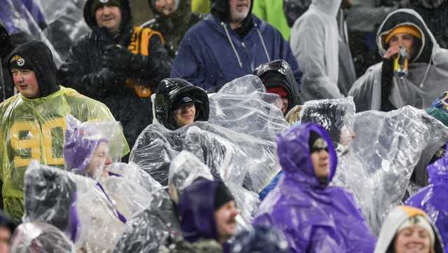 Ravens-Steelers fans brave winter storm Saturday - Vimarsana News
