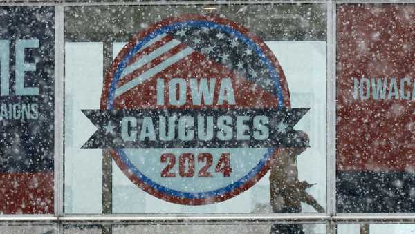 DES MOINES, IOWA - JANUARY 08: Heavy snow falls as a man walks along the Skywalk system that connects buildings in downtown on January 08, 2024 in Des Moines, Iowa. Wintery weather forced Republican presidential candidates Nikki Haley and Vivek Ramaswamy to cancel campaign events in Iowa one week before the caucuses, the first Republican Party primary contest of the 2024 presidential election.   (Photo by Chip Somodevilla/Getty Images)