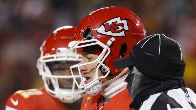 Patrick Mahomes' helmet cracks during tackle on scramble - Vimarsana News
