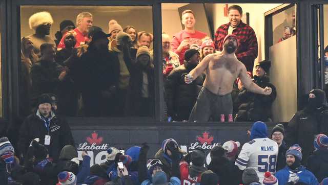 Travis Kelce says Taylor Swift 'absolutely loved' meeting his brother Jason despite his antics during the Kansas City Chiefs' playoff win in Buffalo - Vimarsana News