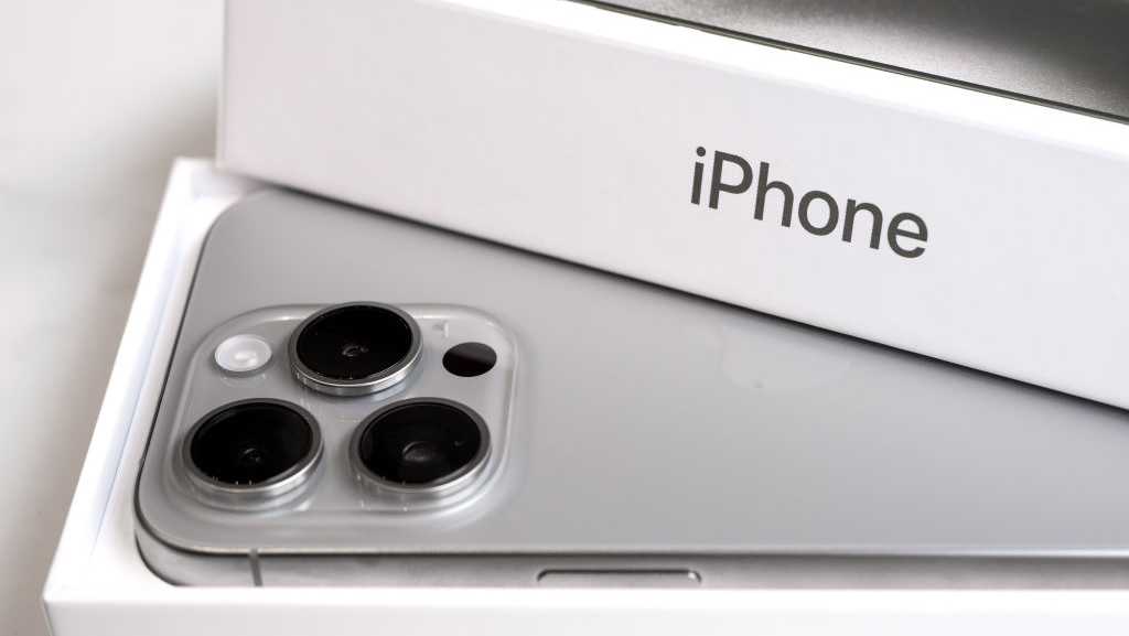 Apple iPhone Manufacturing Shift to US Risks $3,500 Cost Surge