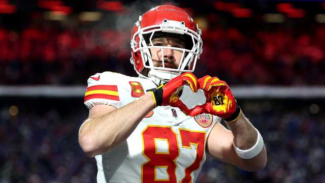 Travis Kelce 'heart hands' gesture is now on a t-shirt - Vimarsana News