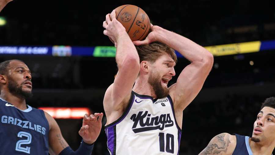 Domantas Sabonis has career-high 26 rebounds in Kings win