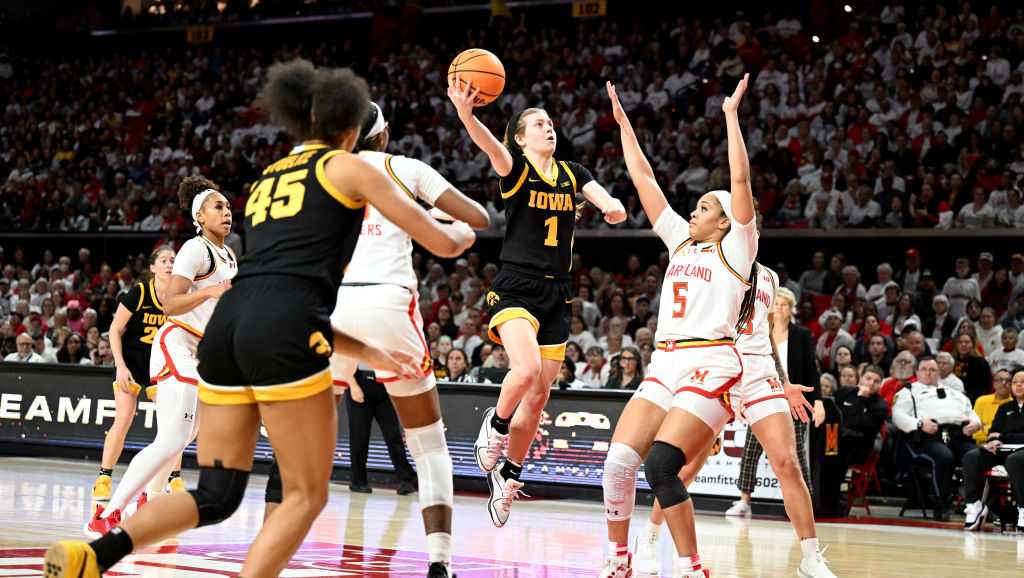 Women's basketball poll: Iowa rises to No. 2 in latest AP Top 25