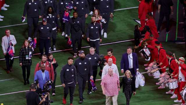 Travis Kelce reacts to Taylor Swift's Grammy wins, album announcement - Vimarsana News