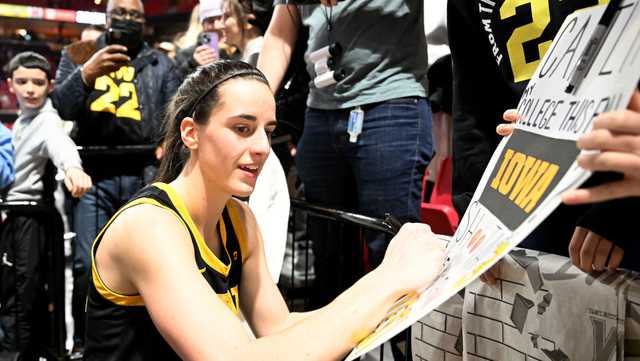How to buy tickets to watch Caitlin Clark go for scoring record - Vimarsana News