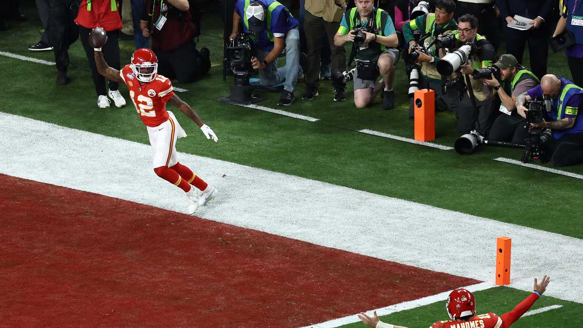 Super Bowl Hero Mecole Hardman Meets With Chiefs Fans 2634