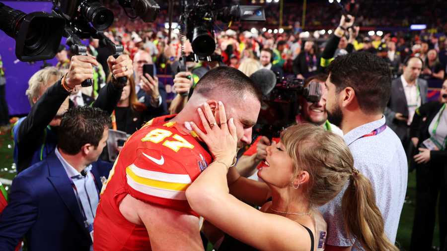 LAS VEGAS, NEVADA - FEBRUARY 11: Travis Kelce #87 of the Kansas City Chiefs and Taylor Swift embrace after defeating the San Francisco 49ers 25-22 in overtime during Super Bowl LVIII at Allegiant Stadium on February 11, 2024 in Las Vegas, Nevada. (Photo by Ezra Shaw/Getty Images)