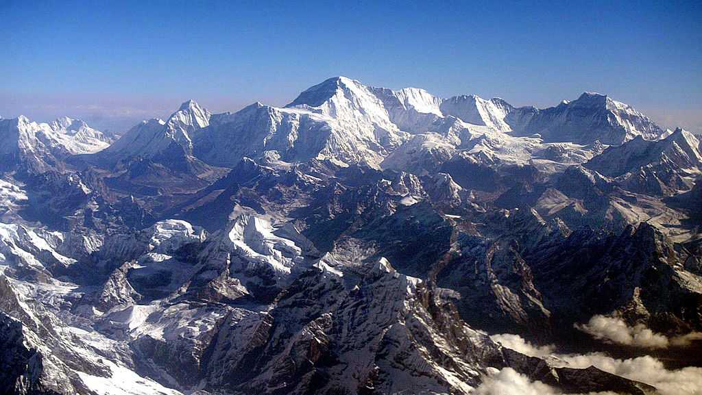 6 killed in helicopter crash near Mount Everest in Nepal