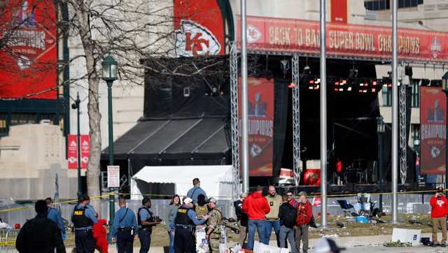 Chiefs parade attendees tackle possible shooting suspect - Vimarsana News