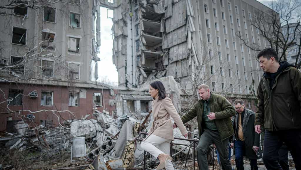 Ukraine's defense minister: Delays in aid are costing lives