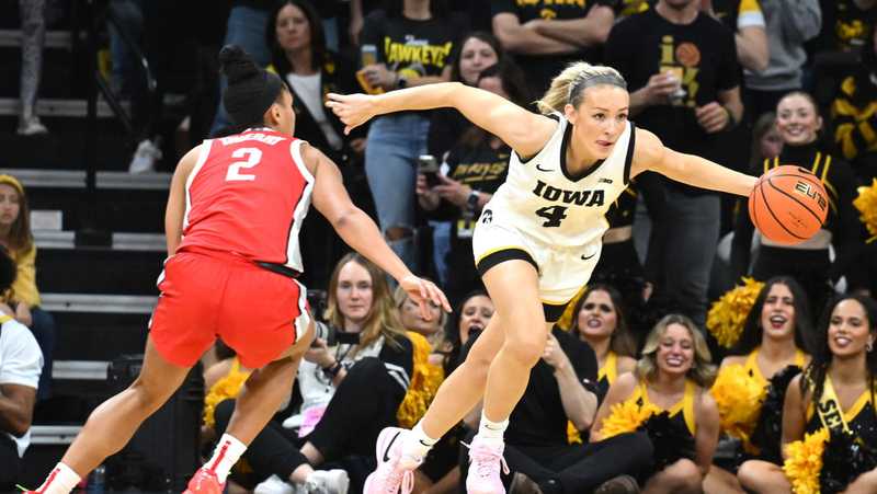Iowa women move back into top 3 in latest AP poll