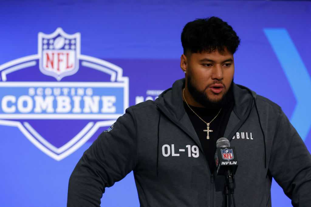 Pittsburgh Steelers Select Offensive Lineman Troy Fautanu At No. 20 Overall