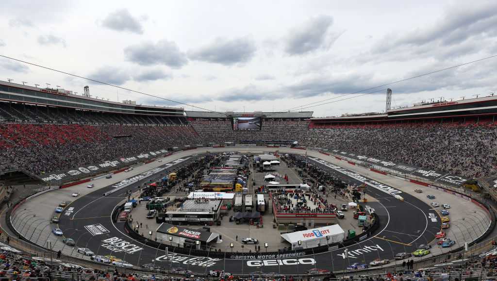 Report: Reds, Braves to play MLB game at famed NASCAR track in 2025