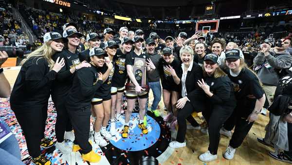 ALBANY, NEW YORK - APRIL 01: The Iowa Hawkeyes pose for a photo with actor and producer Jason Sudeikis after defeating the LSU Tigers during the Elite Eight round of the 2024 NCAA Women's Basketball Tournament held at MVP Arena on April 1, 2024 in Albany, New York. (Photo by Greg Fiume/NCAA Photos via Getty Images)