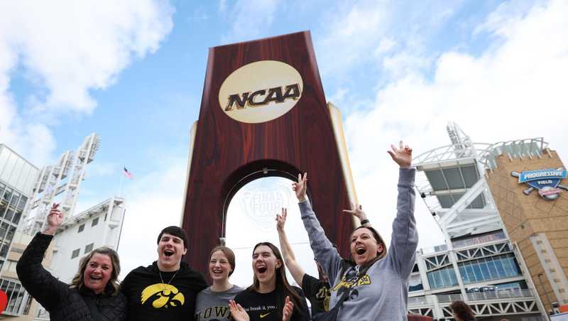 Live updates from Cleveland: Iowa prepares for Final Four game against UConn