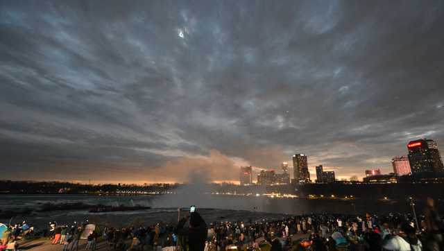 Watch: Total solar eclipse viewing at Niagara Falls - Vimarsana News