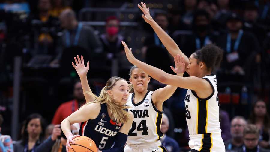 Final Four: Photos from Iowa-UConn in Cleveland