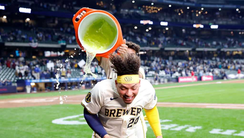 Brewers beat Mariners on walk-off walk - Vimarsana News