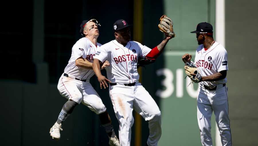 Red Sox slugger O'Neill leaves game after collision with teammate