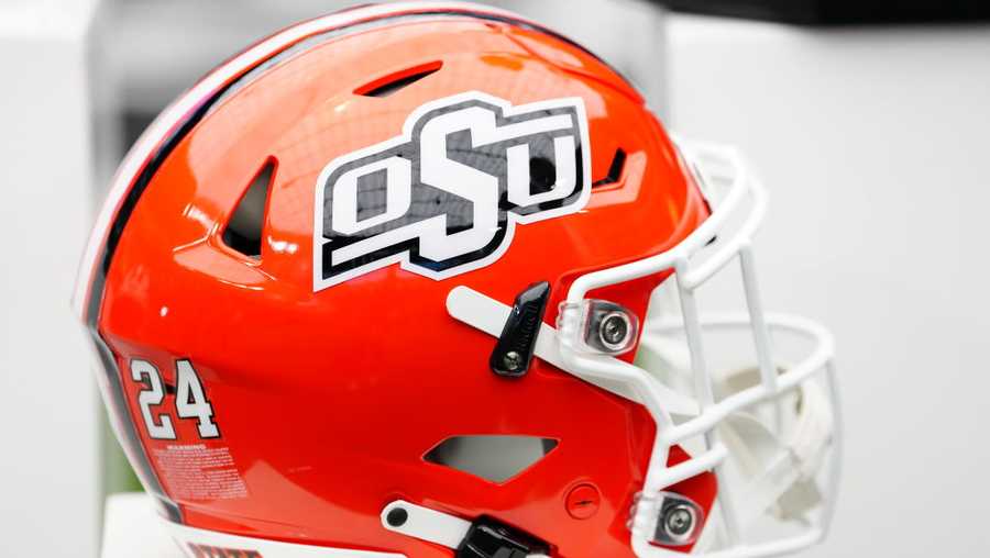 big red one on kansas state football helmets Wildcats Riddell SpeedFlex Authentic Helmet The Speedy Cheetah Kansas City Chiefs SpeedFlex Mid Kansas City Chiefs Red Foam