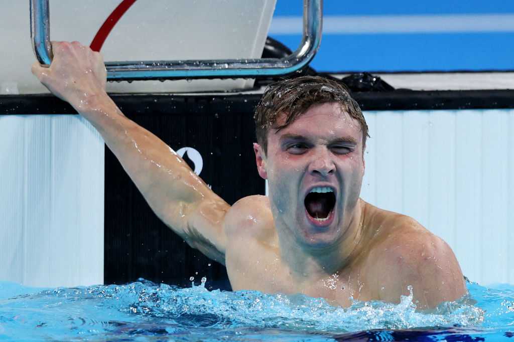 Watch: U.S. Swimmer Bobby Finke Goes Wire-to-wire For World Record ...