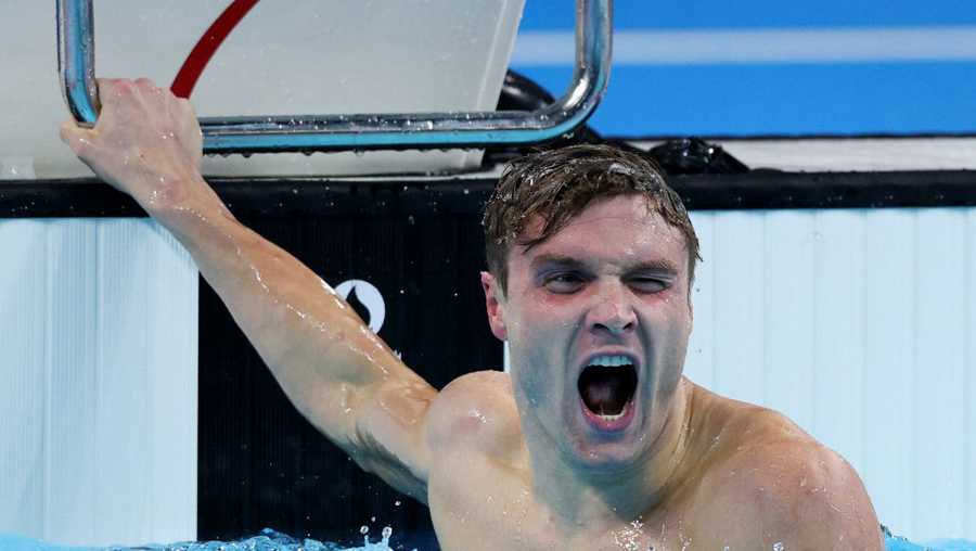 Watch: U.S. swimmer Bobby Finke goes wire-to-wire for world record ...