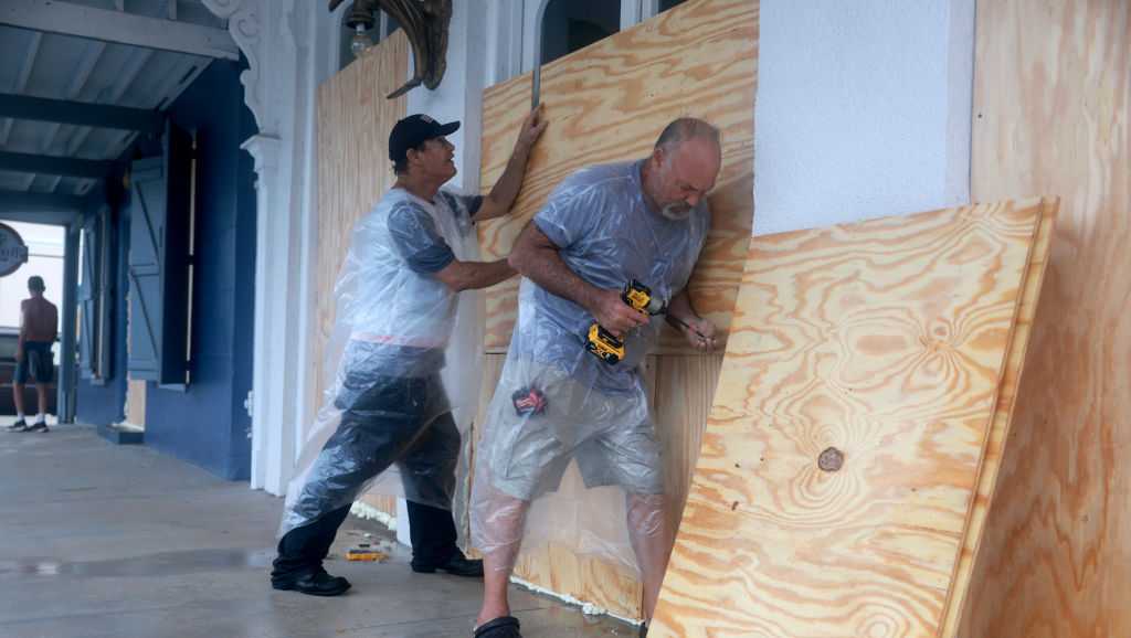Debby nears Florida landfall as Category 1 hurricane
