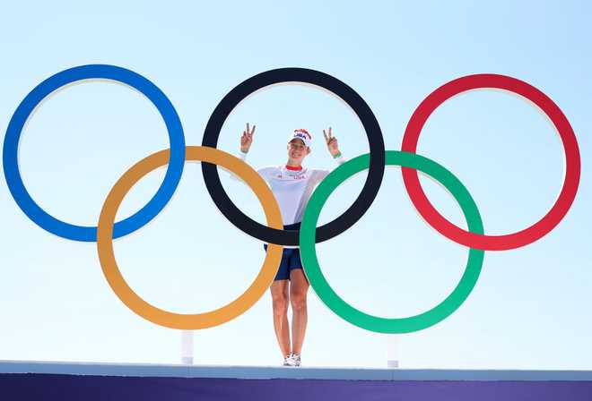 PARIS, FRANCE - AUGUST 05: Nelly Korda of Team United States poses for a photo with the Olympic rings on the 18th hole during a practice round ahead of the Women&amp;apos;s Individual Stroke Play on day ten of the Olympic Games Paris 2024 at Le Golf National on August 05, 2024 in Paris, France. (Photo by Andrew Redington/Getty Images)