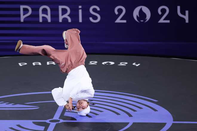 PARIS, FRANCE - AUGUST 09: B-Girl Ami of Team Japan competes with B-Girl India of Team Netherlands (not pictured) during the Breaking B-Girls Quarterfinal 1 battle on day fourteen of the Olympic Games Paris 2024 at Place de la Concorde on August 09, 2024 in Paris, France. (Photo by Ezra Shaw/Getty Images)