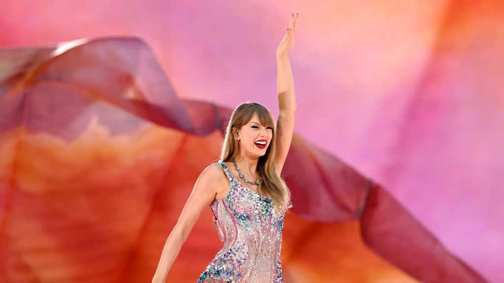 Taylor Swift returns to the stage following foiled terror attack plot
