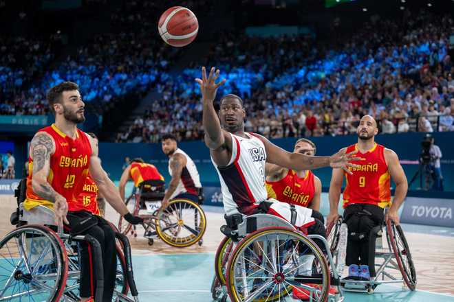 Wheel chair basket ball