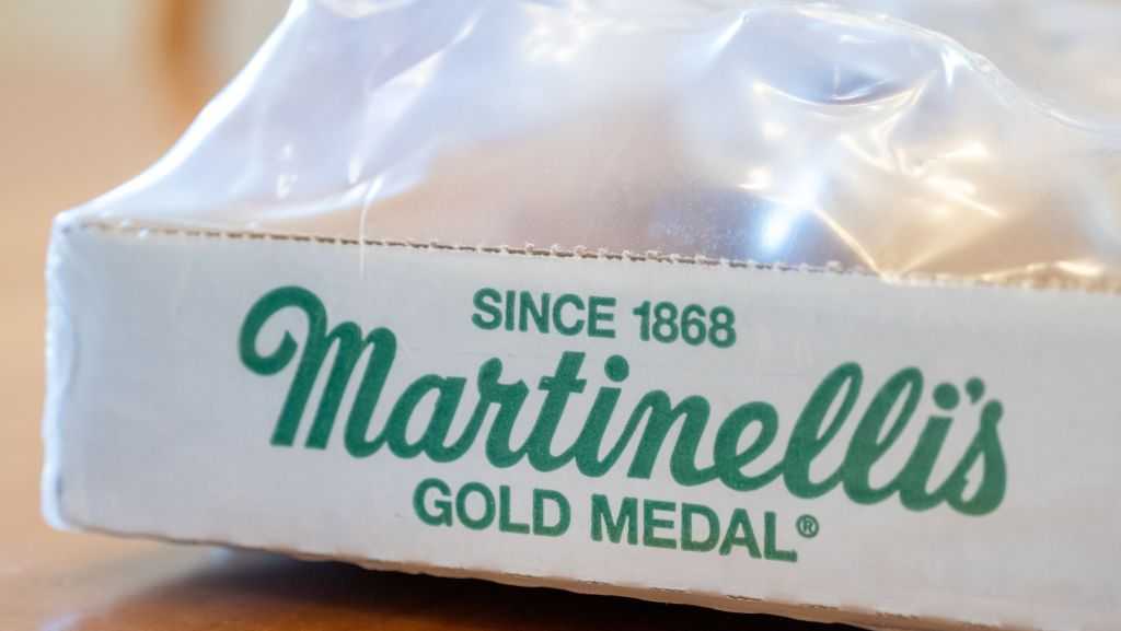 California farmers bulldoze acres of apple trees after Martinelli's ends contracts