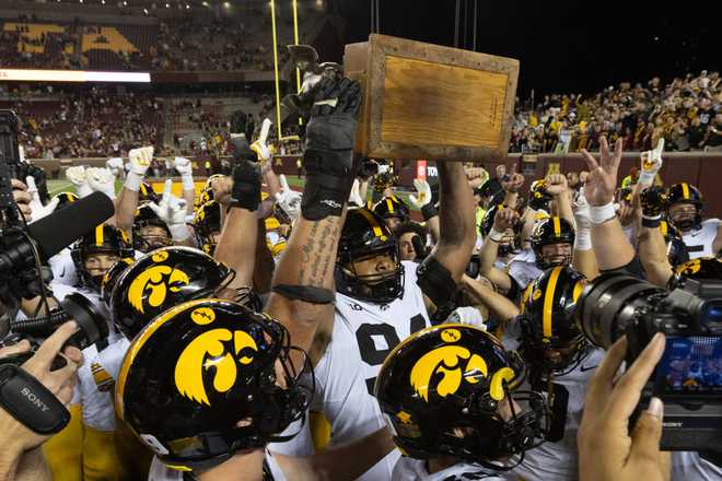MINNEAPOLIS,&#x20;MN&#x20;-&#x20;SEPTEMBER&#x20;21&#x3A;&#x20;Iowa&#x20;Hawkeyes&#x20;defensive&#x20;lineman&#x20;Yahya&#x20;Black&#x20;&#x28;94&#x29;&#x20;celebrates&#x20;with&#x20;the&#x20;Floyd&#x20;of&#x20;Rosedale&#x20;trophy&#x20;after&#x20;the&#x20;college&#x20;football&#x20;game&#x20;between&#x20;the&#x20;Iowa&#x20;Hawkeyes&#x20;and&#x20;the&#x20;Minnesota&#x20;Golden&#x20;Gophers&#x20;on&#x20;September&#x20;21,&#x20;2024,&#x20;at&#x20;Huntington&#x20;Bank&#x20;Stadium&#x20;in&#x20;Minneapolis,&#x20;MN.&#x20;&#x28;Photo&#x20;by&#x20;Bailey&#x20;Hillesheim&#x2F;Icon&#x20;Sportswire&#x20;via&#x20;Getty&#x20;Images&#x29;