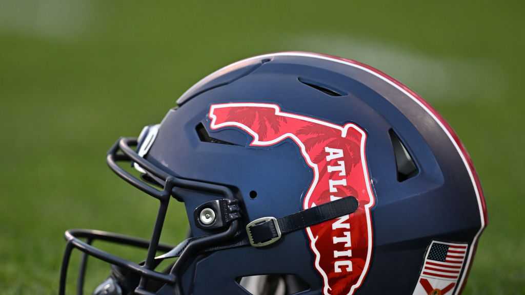 Katin Houser leads East Carolina with four total touchdowns in win over Florida Atlantic