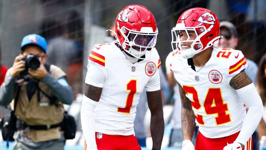 Patrick Mahomes touchdown throw to Xavier Worthy