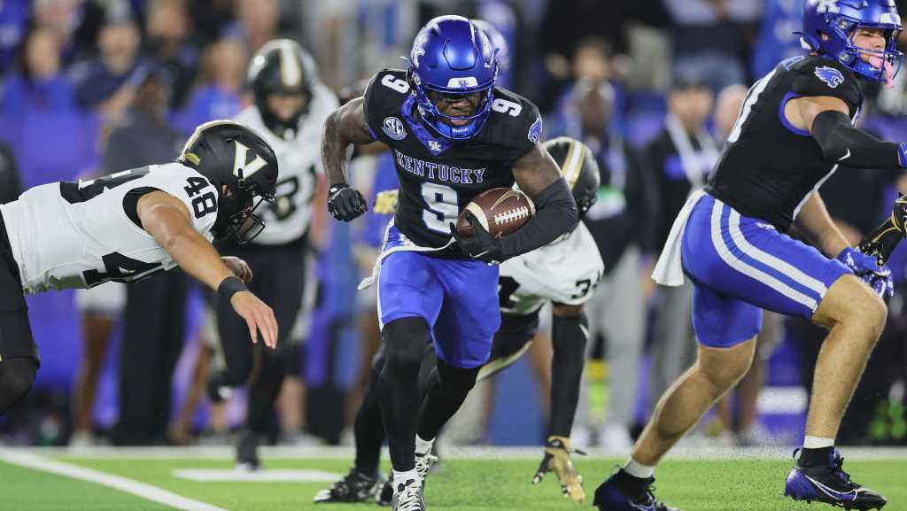 Fall Score 13 Kentucky falls 20-13 at home, dropping the Cats to .500 halfway through ...
