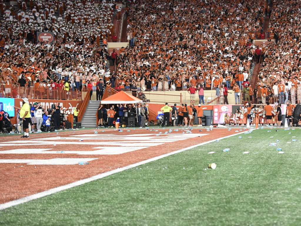 No. 5 Georgia Upset No. 1 Texas In Game Marred By Longhorns Fans ...