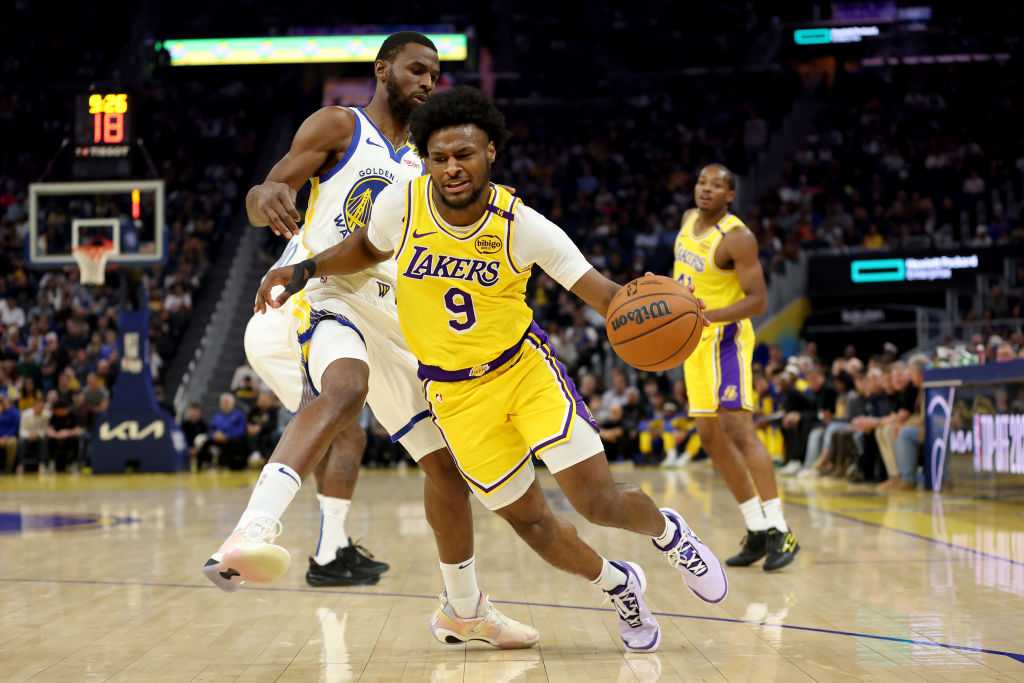 bronny james playing basketball