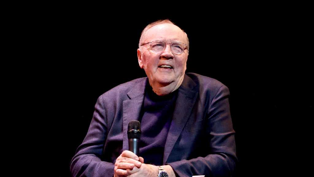 Iowa bookstore staffers among hundreds to receive holiday bonuses from author James Patterson