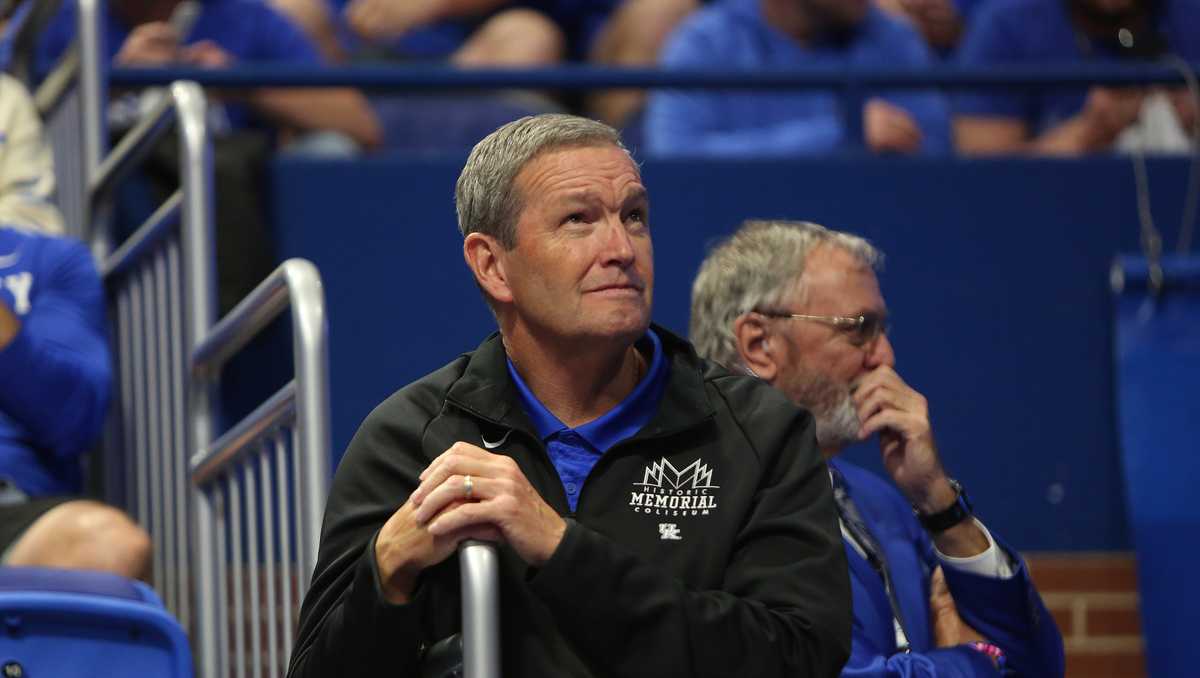 Kentucky athletic director Barnhart retiring after 24 years, to take new role at university