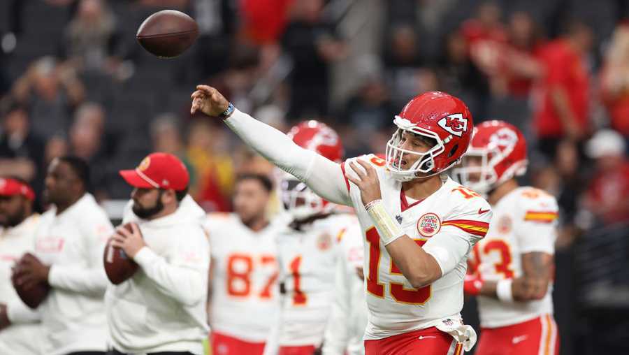 Patrick Mahomes fastest quarterback to throw for 30,000 yards