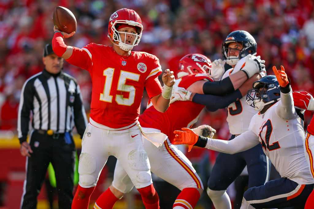 Patrick Mahomes makes historic deal with Chiefs worth $504.75M